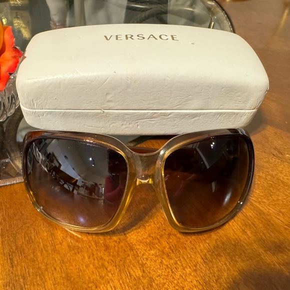 Authentic Versace sunglasses in great condition - Picture 9 of 9